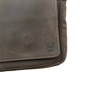 Front view of the HYDE logo in the bottom right corner of the Sightseer Bag. Deep brown leather